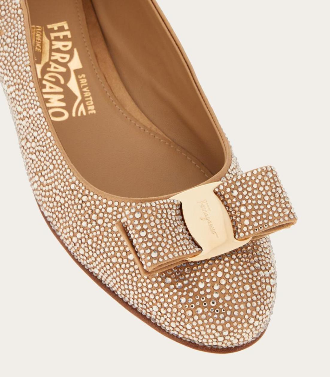 Light brown/Beige