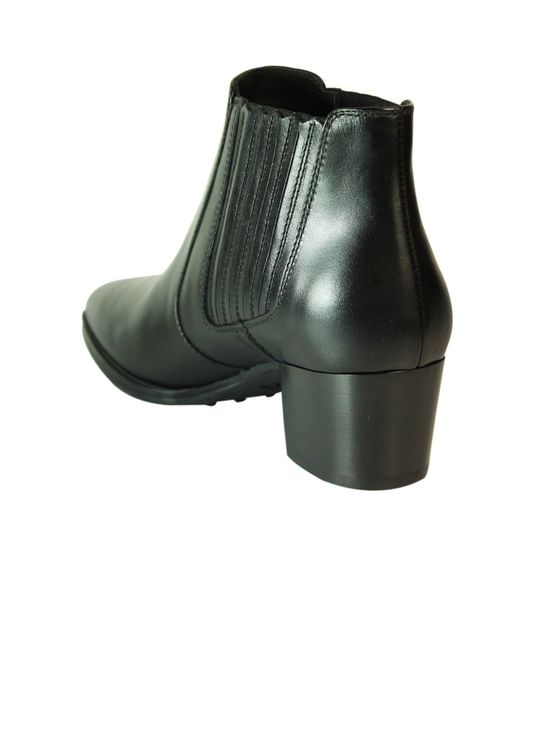 Tod's - black ankle boots
 - women