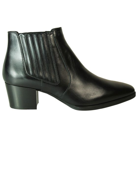 Tod's - black ankle boots
 - women